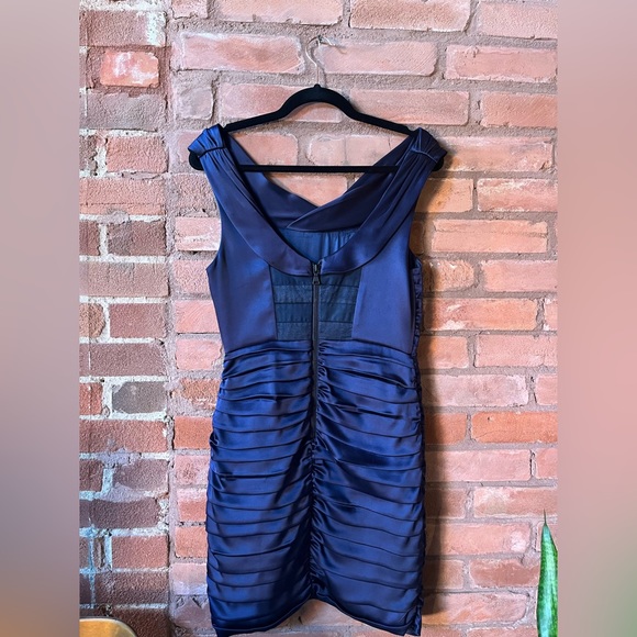 Alice + Olivia Rouched Dress - Picture 3 of 7